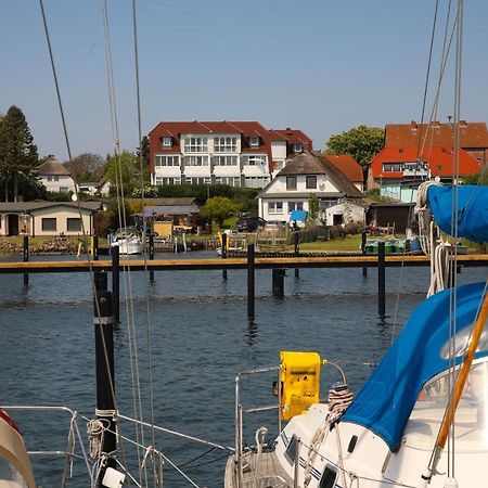 Ferienhaus Suedblick Am Yachthafen Бреге Екстериор снимка