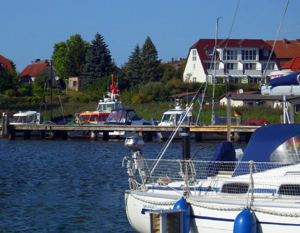 Ferienhaus Suedblick Am Yachthafen Бреге Екстериор снимка