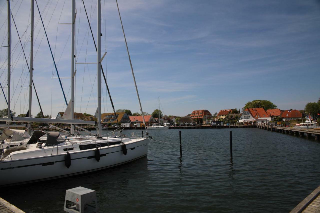 Ferienhaus Suedblick Am Yachthafen Бреге Екстериор снимка