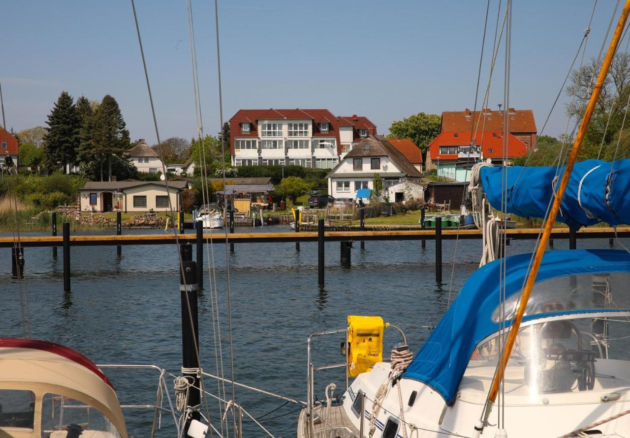 Ferienhaus Suedblick Am Yachthafen Бреге Екстериор снимка