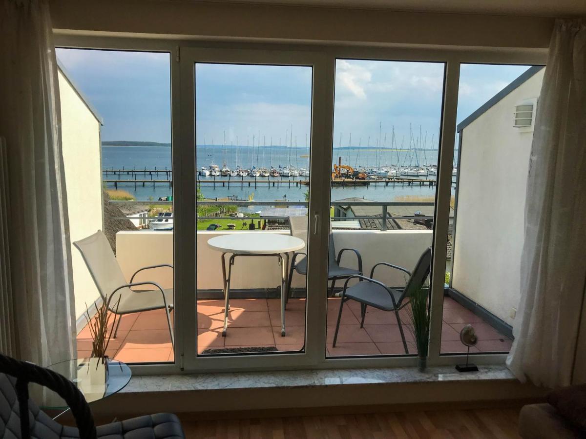 Ferienhaus Suedblick Am Yachthafen Бреге Екстериор снимка